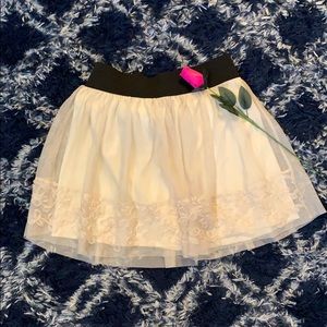 !SOLD! | White Floral Mini-Skirt